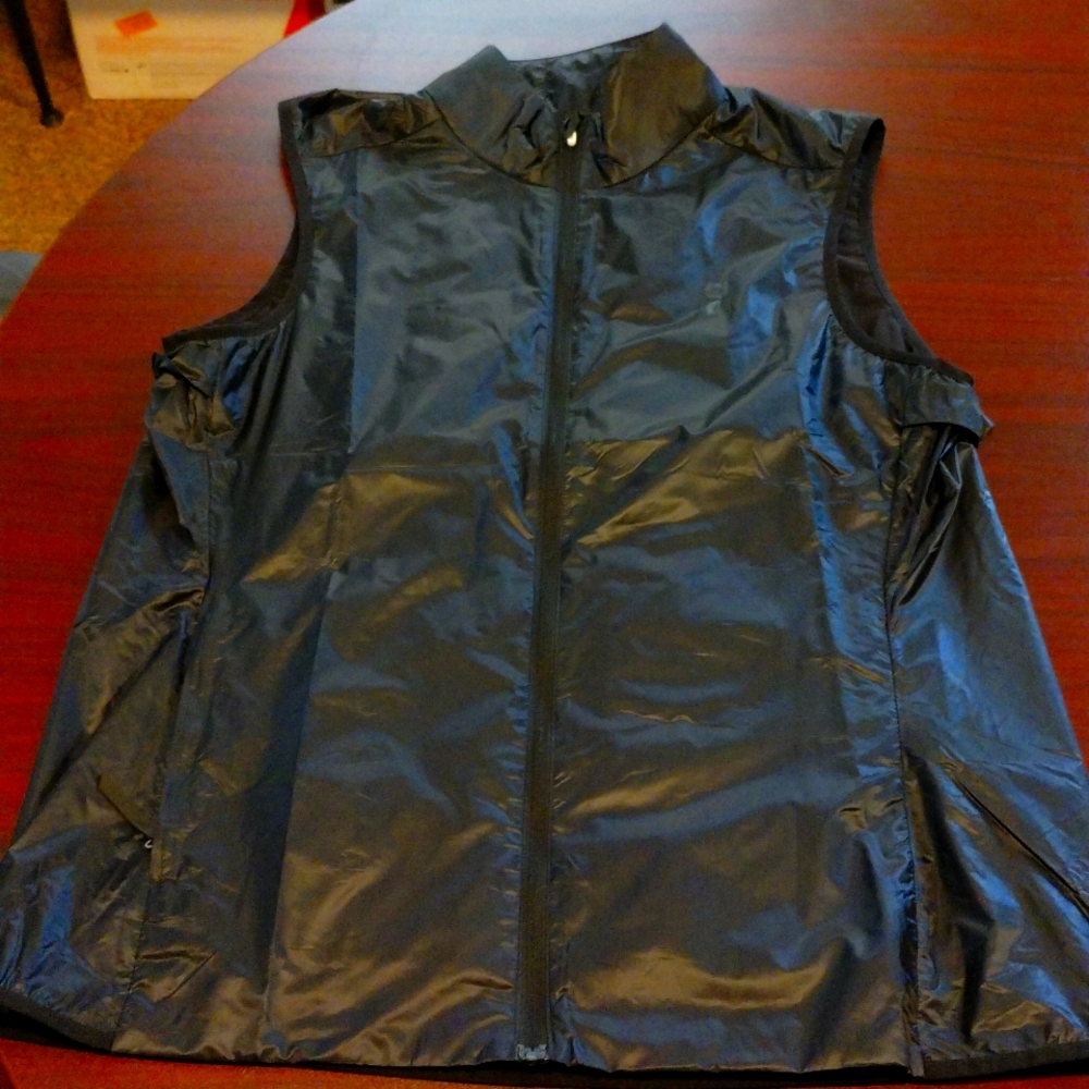 Women's NWT On Cloud Weather Vest